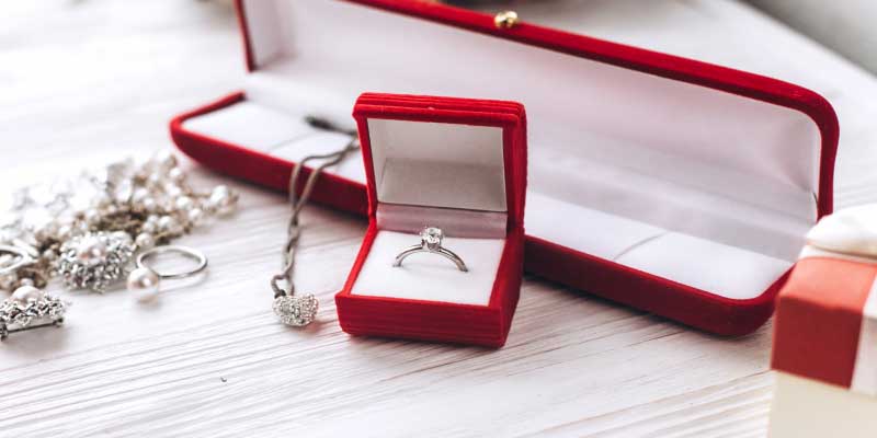 Timeless Treasures: A Comprehensive Guide to Choosing the Perfect Anniversary Gift Jewelry