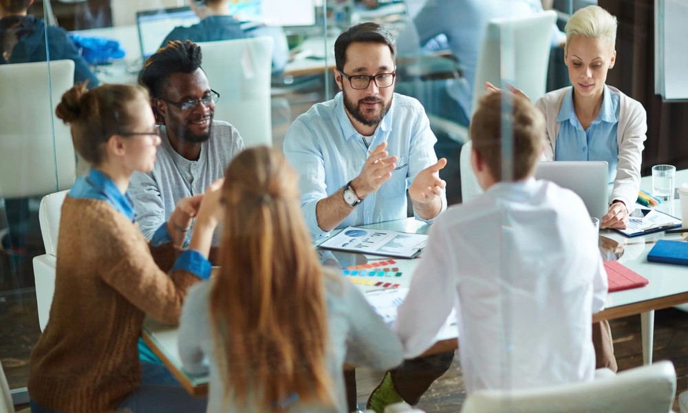 Face-to-Face Interactions Encouraging Honest Communication during Organized Social Gatherings